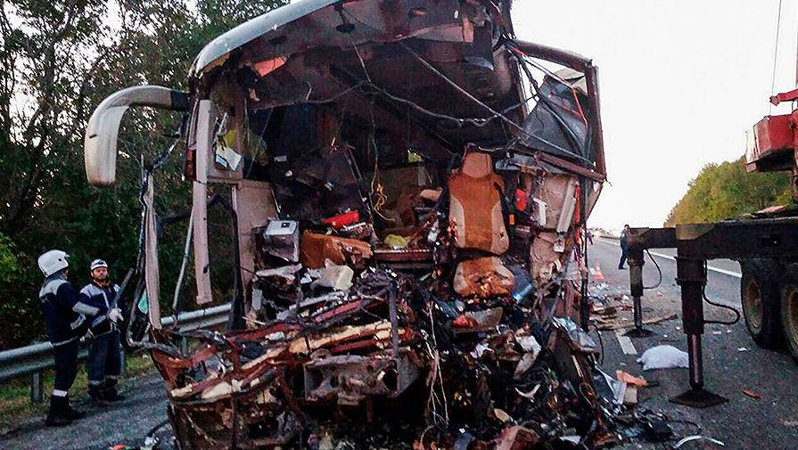 На Кубани в ДТП с автобусом погибли шесть человек и 20 пострадали
