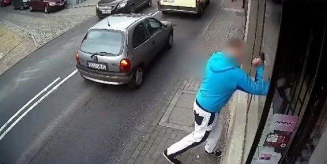 Мгновенная кара за акт вандализма