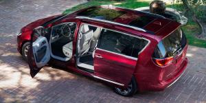 Chrysler назвал российские цены на минивэн Pacifica