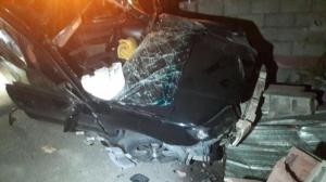 В Алматы Subaru снес забор дома