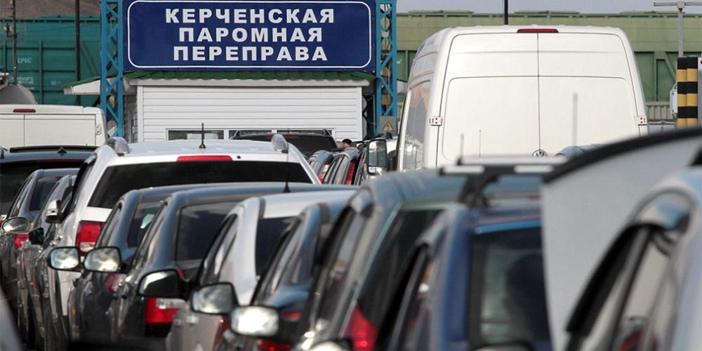 Водителей просят отказаться от поездок через Керченскую переправу