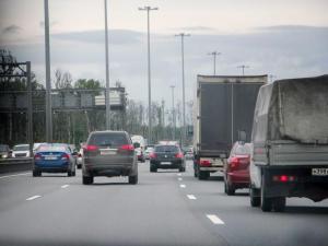В Петербурге водители заметили ребенка за рулем Lada, который ехал со скоростью 140 км/ч