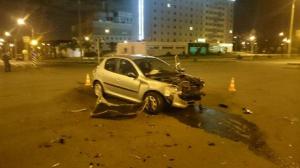 В Минске Skoda после столкновения с Peugeot вылетела на тротуар и сбила 9-летнего ребенка
