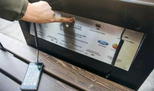Ford установит в Лондоне «умные» скамейки с интернетом