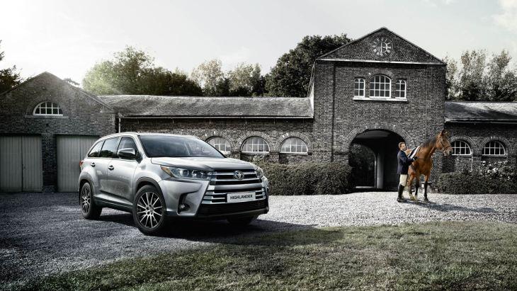 Toyota Highlander получил новую базовую версию в России