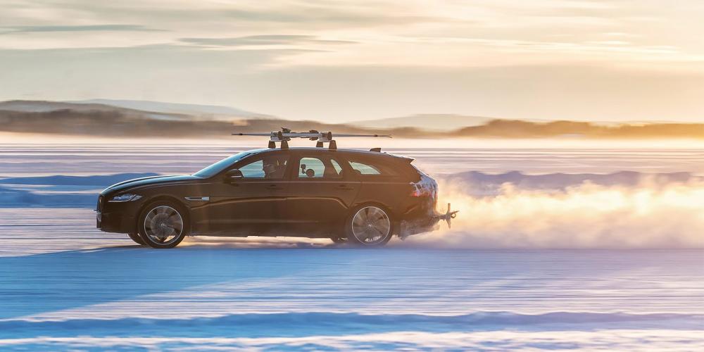 Jaguar XF Sportbrake установил рекорд по буксировке лыжника