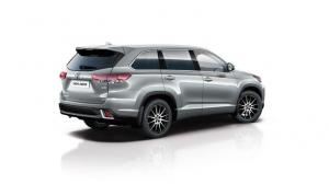 Toyota Highlander получил новую базовую версию в России