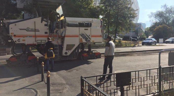 На улице Байсеитовой в Алматы начали делать новую пешеходную зону
