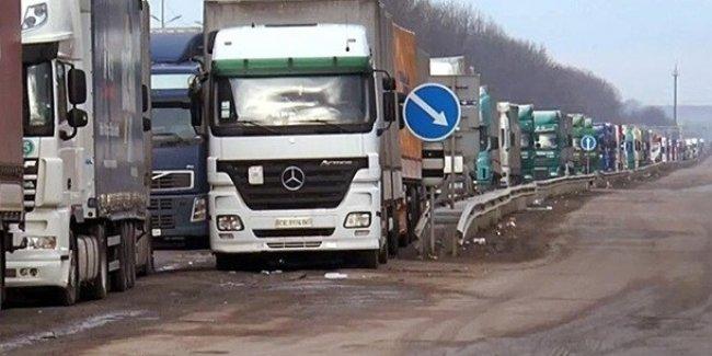 В Украине сняли ограничения по передвижению грузовиков