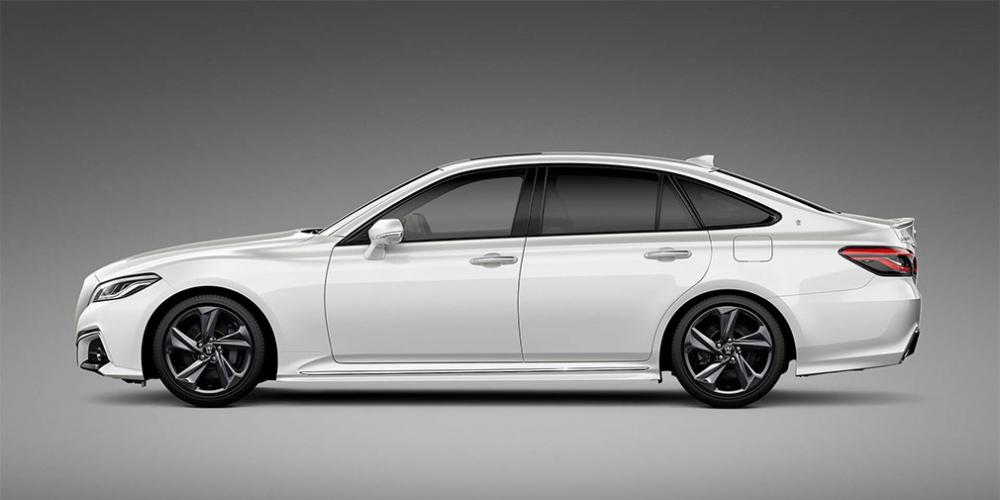 Toyota анонсировала премьеру седана Crown нового поколения