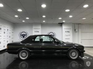 Старую BMW 3 E30 продают по цене Bugatti Veyron