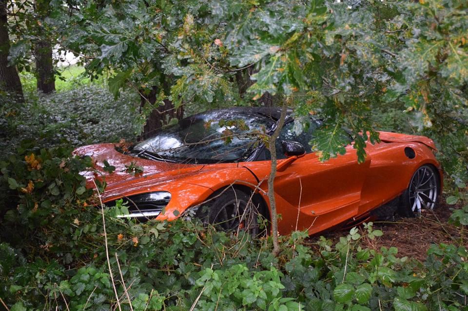 В ДТП разбит новейший суперкар McLaren 720S