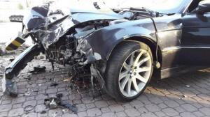 Водитель BMW снес столб и скрылся с места ДТП пешком в Алматы
