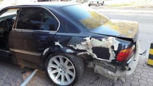 Водитель BMW снес столб и скрылся с места ДТП пешком в Алматы