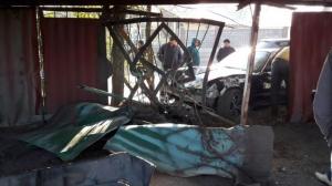 BMW врезалась в забор стоянки в Алматы: Пострадали три авто