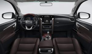Компания Toyota начала прием заказов в России на новый рамный внедорожник Fortuner. Как сообщает пресс-служба японского бренда, приобрести машину можно в двух комплектациях по цене от 2 599 000 рублей. В Россию поставляются автомобили, собранные в Таиланд