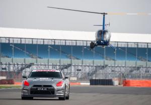 Nissan GT-R подключили к джойстику и разогнали до 211 километров в час