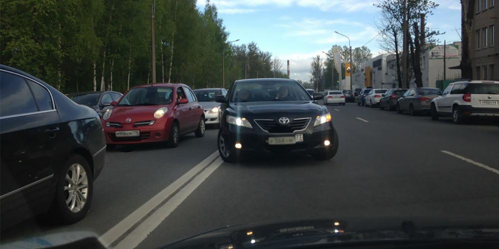 Каждый пятый автомобилист выезжает на встречную полосу ежедневно
