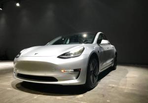 Tesla Model 3 с пробегом оценили в четыре раза дороже новой