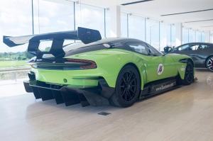 Редкий Aston Martin в цвете Lamborghini оценили в 206 миллионов рублей