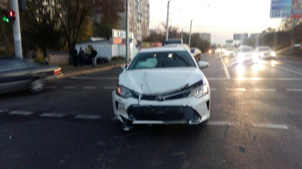 Четыре человека пострадали в ДТП в Алматы