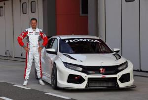 Роберто Кольчаго протестировал новую машину Honda Civic Type R TCR