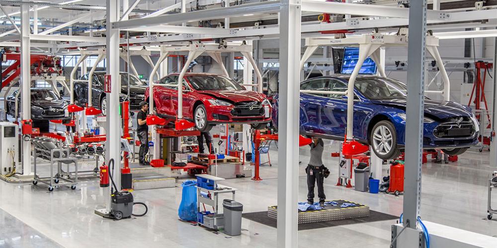 Бывшие работники завода Tesla пожаловались на расовую дискриминацию