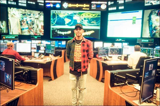 Хэмилтон посетил центр NASA в Хьюстоне