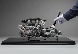 Уменьшенную вчетверо копию мотора Bugatti Chiron оценили в 10 000 долларов