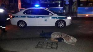 В Алматы недалеко от пешеходного перехода насмерть сбит прохожий 