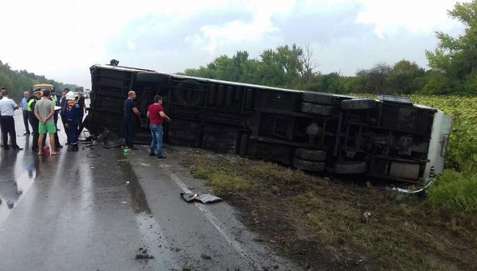 Пассажирский автобус опрокинулся под Красноярском