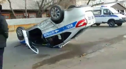 Полицейское авто перевернулось в результате ДТП в Павлодаре
