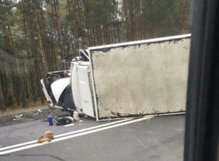 Под Брестом пьяный водитель грузовика врезался в экскаватор