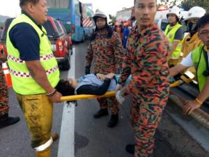 В Малайзии в ДТП с двумя автобусами восемь рабочих погибли и 33 пострадали