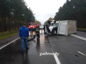 Под Брестом пьяный водитель грузовика врезался в экскаватор