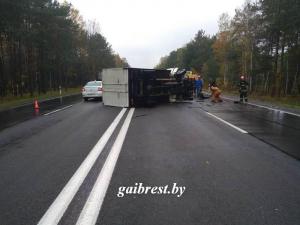 Под Брестом пьяный водитель грузовика врезался в экскаватор