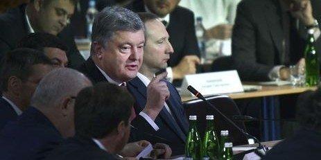 Порошенко: Восстановление дорог будет символом Украины