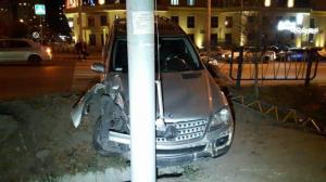 В Алматы недалеко от ТРЦ Mega произошла авария