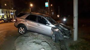 В Алматы недалеко от ТРЦ Mega произошла авария