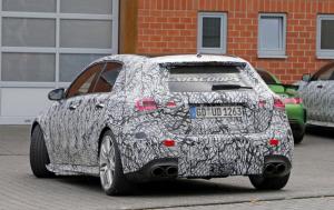 Новый хот-хэтч Mercedes-AMG A45 замечен на дорожных тестах