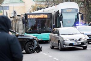 СМИ: в центре Таллина попал в ДТП премьер Эстонии