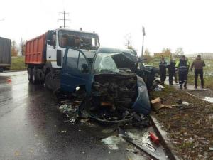 В Минске самосвал протаранил микроавтобус, есть пострадавшие