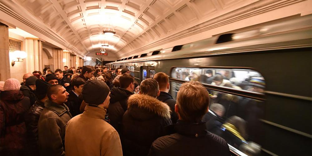 Власти Москвы попросили автовладельцев на неделю пересесть на метро