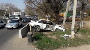 ДТП в Алматы: Ехал по "встречке" и врезался в столб