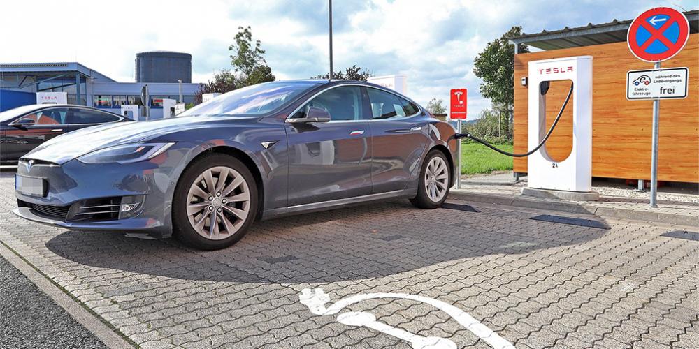 Tesla зафиксировала самый большой убыток в истории

