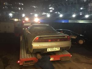 В питерском лесу нашли брошенную Honda NSX