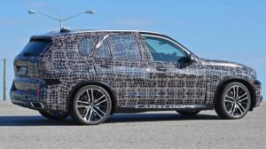 Новый BMW X5 вновь «спалился» на тестах