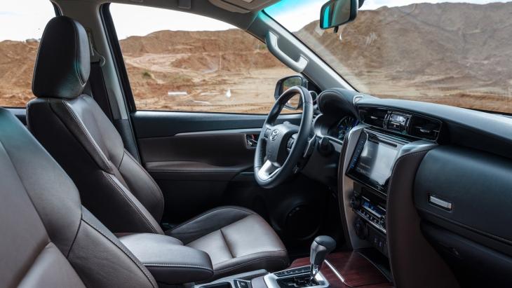 В России стартовали продажи внедорожника Toyota Fortuner