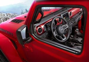 Новый Jeep Wrangler: первые фотографии интерьера