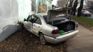 Столкновение в Алматы: автомобили вылетели на тротуар 